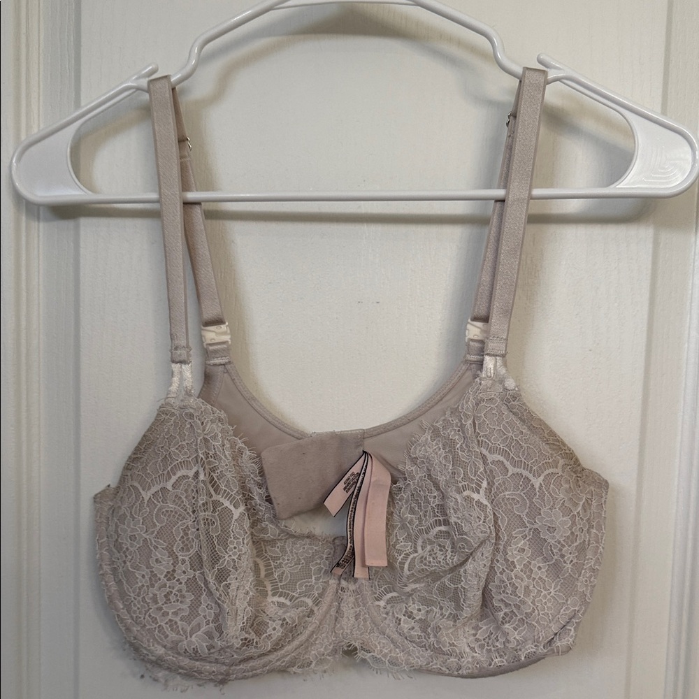 Victoria's Secret Lace Bra in Cream and Pink